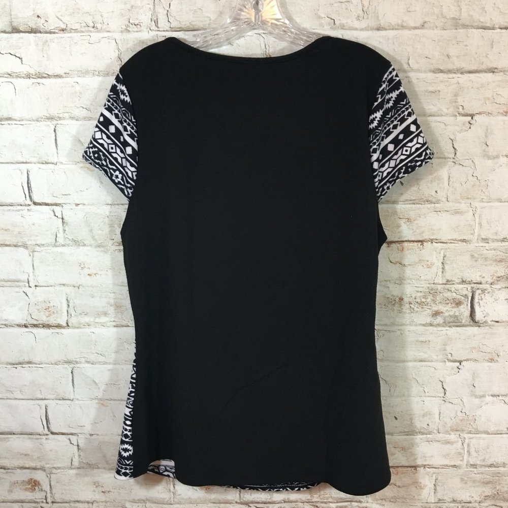 Banabee Womens 2XL Aztec Black White V-neck Stretch Casual Knit Plus Size Top - Picture 2 of 5